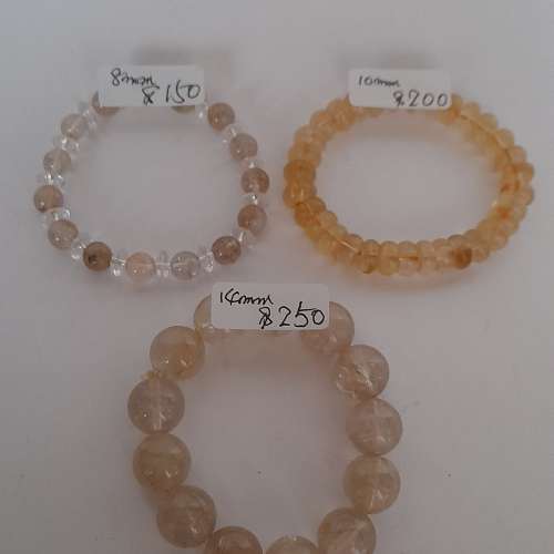 一手三條金髮晶珠串，共售三百八十元，單一條價錢如照片顯示。no.9.2.26