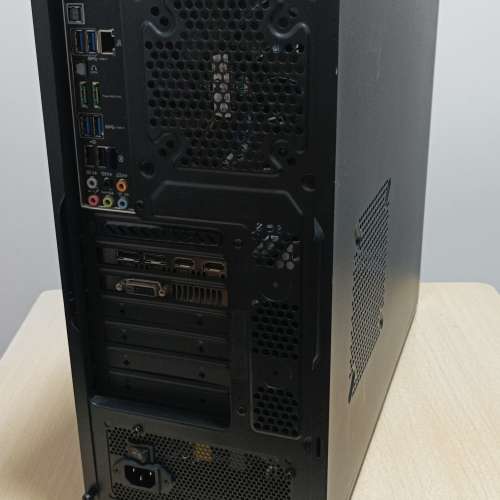 Xeon E5-2690 CPU 8核心16線程,32G ram,480G SSD,1TB HD, Geforce GTX 1060 3G ,Win11