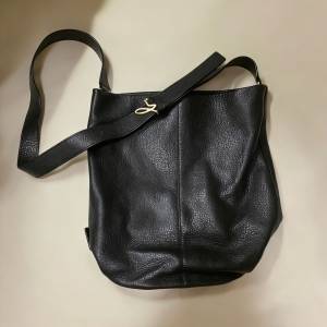 agnes b.黑色荔枝紋真皮包