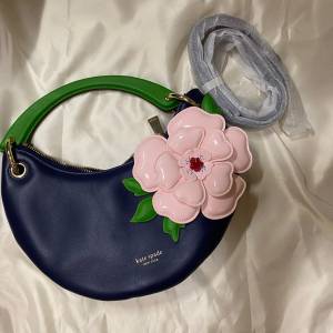 Kate Spade New York Sculpted Flower系列包