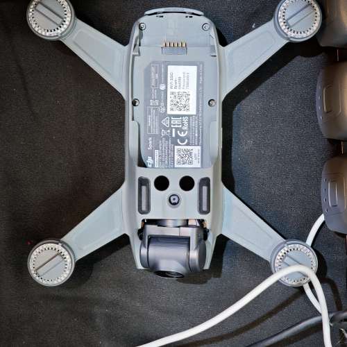 DJI SPARK 無人飛機 跟 3 電 2 充 1 牛 2 遙控器 1 信號增強器 一個保護袋 2 對機...