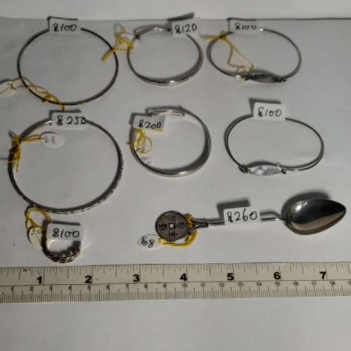 8件銀器手鈪等飾物，每件價錢如照片如照片顯示，兩件起八折，全部八件七折。no.1.3.26