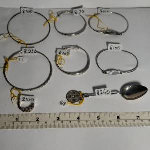8件銀器手鈪等飾物，每件價錢如照片如照片顯示，兩件起八折，全部八件七折。no.1.3.26