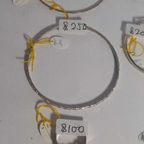 8件銀器手鈪等飾物，每件價錢如照片如照片顯示，兩件起八折，全部八件七折。no.1.3.26