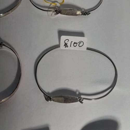 8件銀器手鈪等飾物，每件價錢如照片如照片顯示，兩件起八折，全部八件七折。no.1.3.26