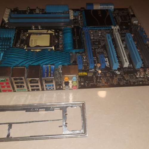 ASUS P8P67 DELUXE Intel P67 LGA 1155 SATA 6Gb/s USB 3.0 內置藍牙 ATX Motherboard
