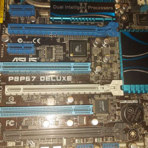 ASUS P8P67 DELUXE Intel P67 LGA 1155 SATA 6Gb/s USB 3.0 內置藍牙 ATX Motherboard