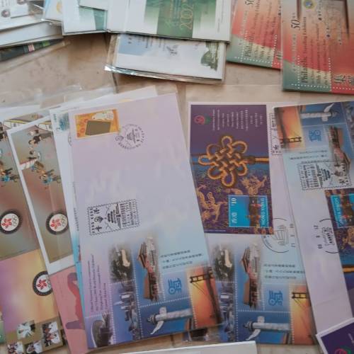 大量香港郵票，香港首日封，香港紀念郵票，香港小型張，香港小全張，香港生肖版票，...