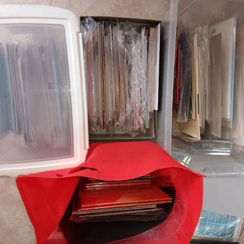 大量香港郵票，香港首日封，香港紀念郵票，香港小型張，香港小全張，香港生肖版票，...