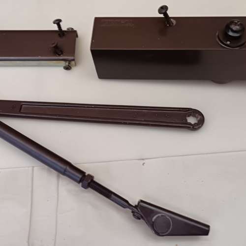 門鼓、自動閉門器