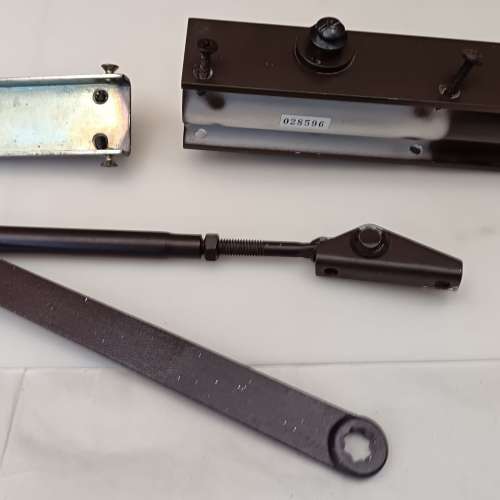 門鼓、自動閉門器