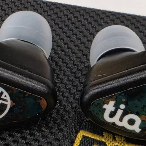 64 Audio Fourt&eacute; Noir