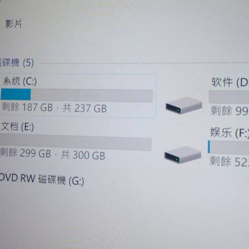 電腦主機