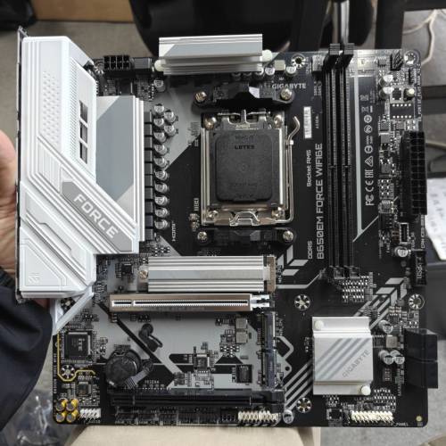 Gigabyte B650EM FORCE Wifi 6E AM5 DDR5