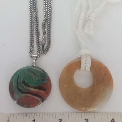 一手兩個瑪瑙吊-墜連不銹鋼/繩頸鏈，2套共售200元，單一套130元。no.B10.3.26