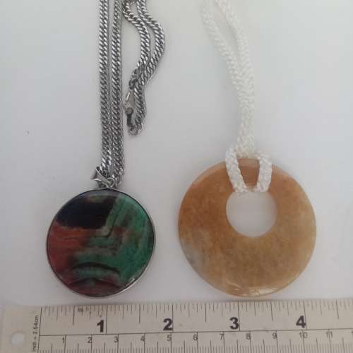 一手兩個瑪瑙吊-墜連不銹鋼/繩頸鏈，2套共售200元，單一套130元。no.B10.3.26