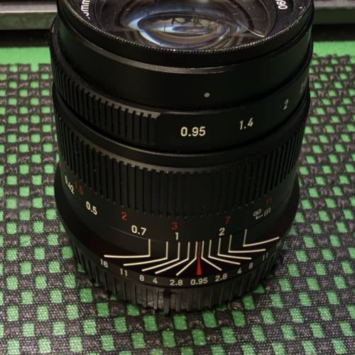 七工匠 35mm f/0.95 apsc 手動鏡頭