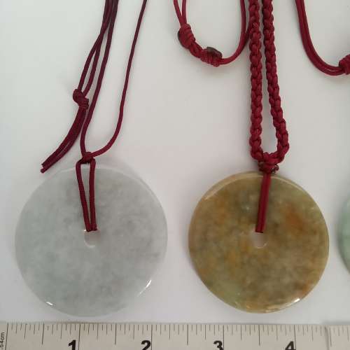 翡翠A玉約兩寸平安扣連繩頸鏈，圓滑好水頭，每套250元兩套八折,四套七折。no.B11.3.26