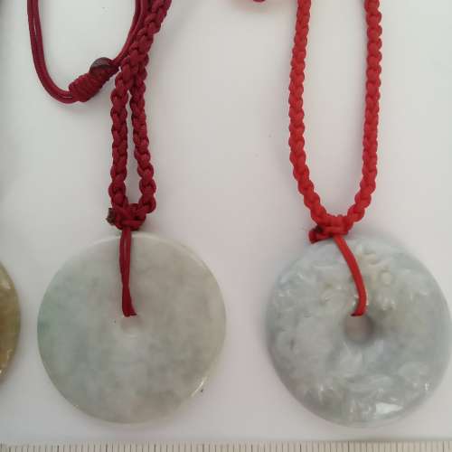 翡翠A玉約兩寸平安扣連繩頸鏈，圓滑好水頭，每套250元兩套八折,四套七折。no.B11.3.26