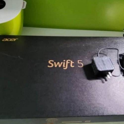 acer swift 5 15.6吋超輕薄手提電腦990克帶指紋解鎖 touch sreen
