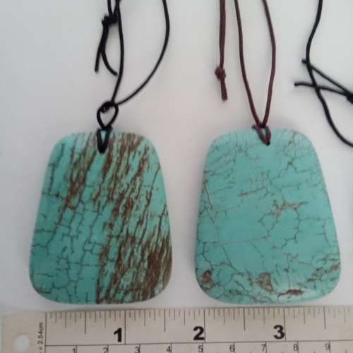 一手四件古舊松石吊墜，配上約30寸長繩頸鏈.共售160元，多量價錢可商議。no.B11.3.26