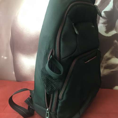 新秀麗背包電腦袋