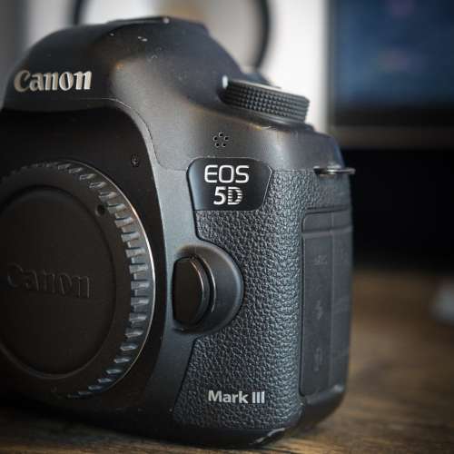 Canon EOS 5D Mark III DSLR Camera with Meike battery grip