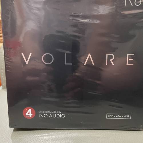 IJO Audio Volare 配備1DD x 4BA x 4EST單元