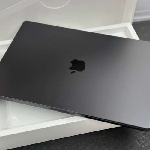 MacBook Pro 16 吋 M4 專業版，48GB 內存，1TB 固態硬碟 + 保修