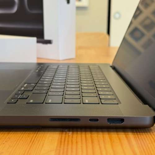 MacBook Pro 16 吋 M4 Max - 128GB / 4TB  /奈米紋理/深空黑