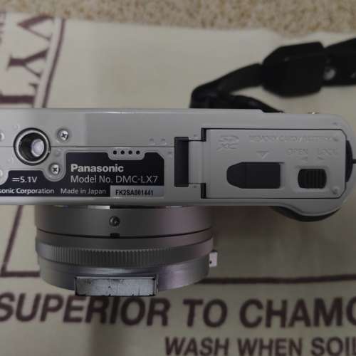出售近9成新 Lumix LX7 ' 配 Leica F1. 4 Zoom 高貴珍珠白色机身