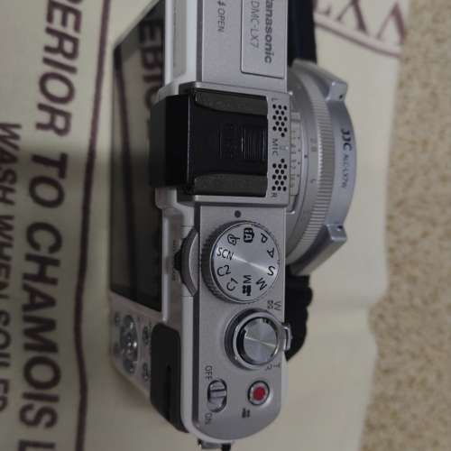 出售近9成新 Lumix LX7 ' 配 Leica F1. 4 Zoom 高貴珍珠白色机身