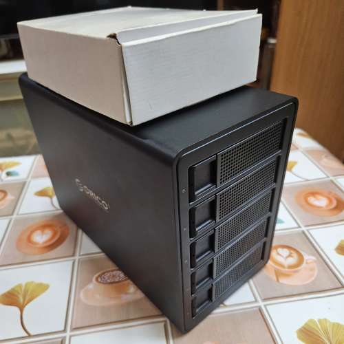WD 12TB 3.5吋硬碟升級放售,每隻@$1600.- X5隻$7500.-