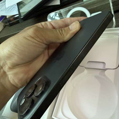 Apple iPhone 15 pro 256gb,港行雙卡極新，黑色鈦金屬，電池健康度93，所有原裝，所...