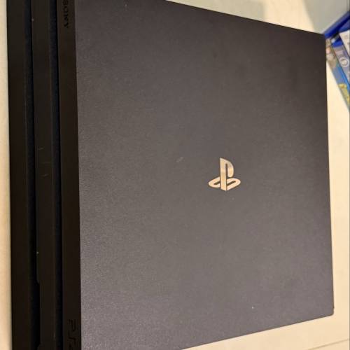 PS4 pro 1tb包原廠手掣同遊戲