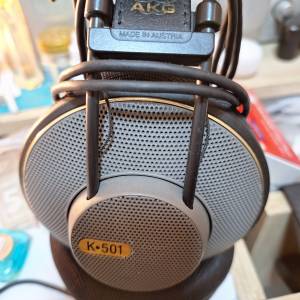 AKG K501