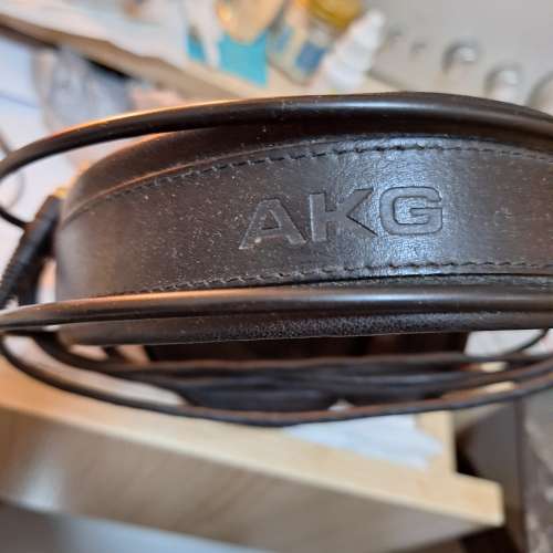 AKG K501