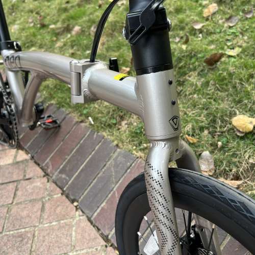 亮光鈦色 JAVA NEO 9速 桶軸碟剎 16吋 349 鋁合金折叠車 （三折叠小布 國布 ）送前...