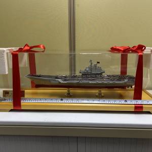 全新 遼寧艦艦模（很重）