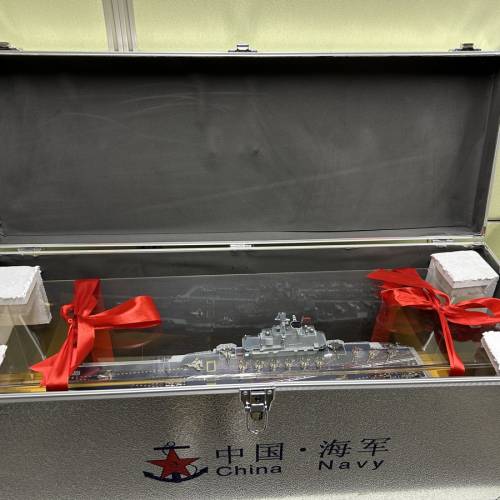 全新 遼寧艦艦模（很重）