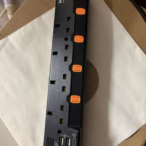 MEC獨立開關插頭+ 4USB拖板