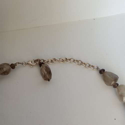 天然巴西髮晶頸鏈.15至20mm 切面，長約16寸加四寸純銀延長線，可作廿寸佩戴。清貨歡...