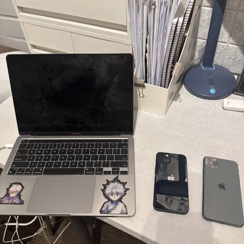 2020 M1 Macbook Pro 13&rsquo; 128GB+ Iphone13 256GB+ Iphone 11 Pro Max