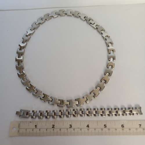 一手兩套不銹鋼頸鏈加手串，共售200元。清貨不計成本歡迎出價。no.B13.3.26