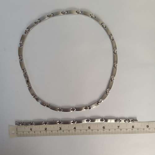 一手兩套不銹鋼頸鏈加手串，共售200元。清貨不計成本歡迎出價。no.B13.3.26