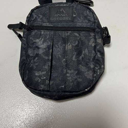 Gregory 黑花斜孭袋M碼 QUICK POCKET BLACK TAPESTRY