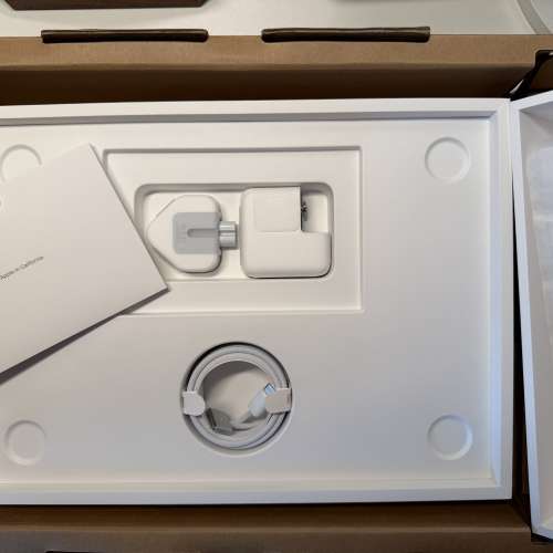 99.9999%新 翻新品Apple MacBook Air 13&rdquo; M4 chip (16 + 256Gb) 銀色連Apple care+