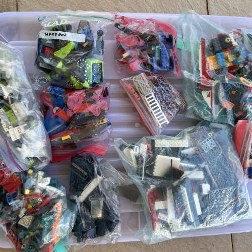 一大袋 LEGO 積本 + 散裝配件 etc 實物如圖 清屋出售 HK$138.00
