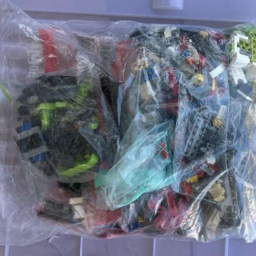 一大袋 LEGO 積本 + 散裝配件 etc 實物如圖 清屋出售 HK$138.00