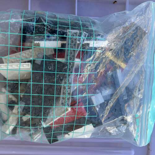 一大袋 LEGO 積本 + 散裝配件 etc 實物如圖 清屋出售 HK$138.00